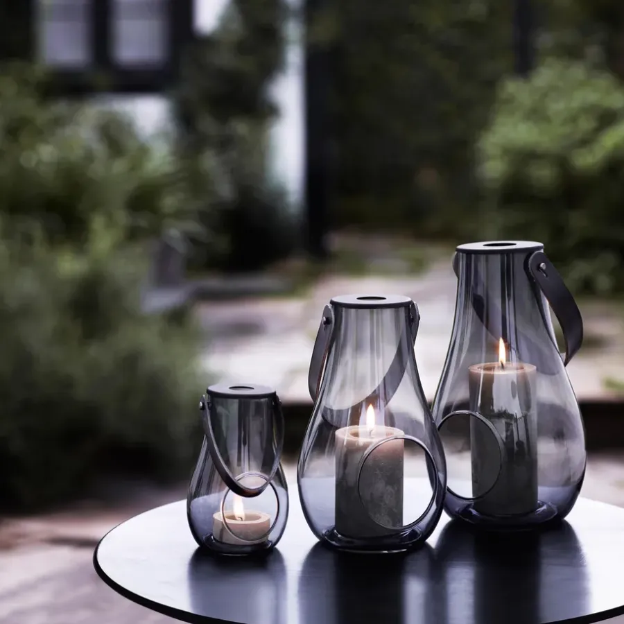Holmegaard Design With Light kaarsenhouder smoke, 16 cm.< Kaarsenhouders & Kaarsenborden