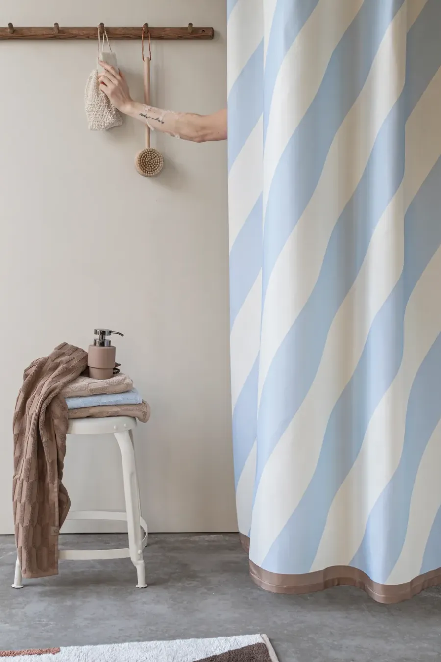 Mette Ditmer Diagonal douchegordijn 150x200 cm, Light blue< Douchegordijnen