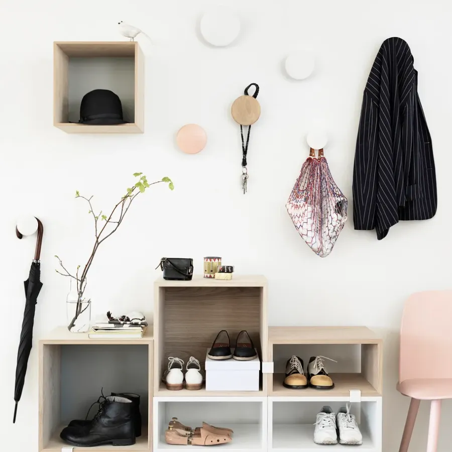 Muuto Dots wandhaak eikenhout, middel< Haken & Hangers|Opbergoplossingen Voor De Kinderkamer