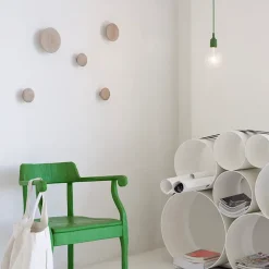 Muuto Dots wandhaak eikenhout, XS< Haken & Hangers|Opbergoplossingen Voor De Kinderkamer