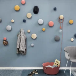 Muuto Dots wandhaak essenhout, klein< Haken & Hangers|Opbergoplossingen Voor De Kinderkamer
