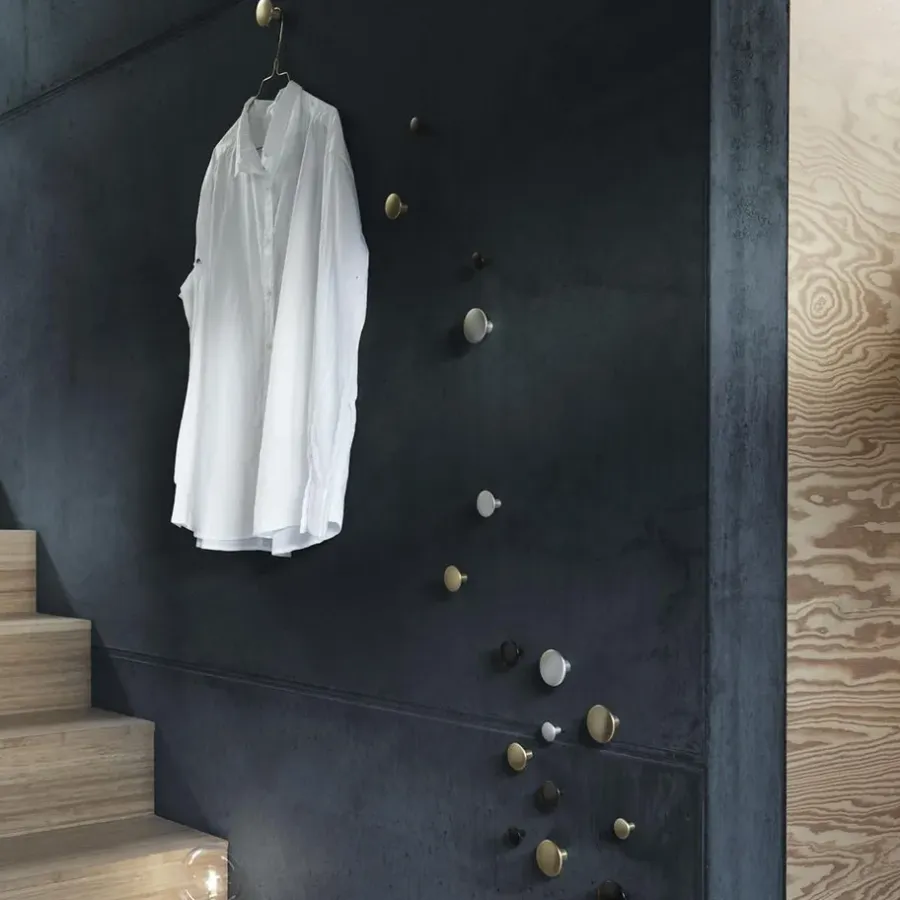 Muuto Dots wandhaak metaal 5-pack, messing< Haken & Hangers|Opbergoplossingen Voor De Kinderkamer