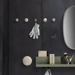 Muuto Dots wandhaak metaal 5-pack, messing< Haken & Hangers|Opbergoplossingen Voor De Kinderkamer