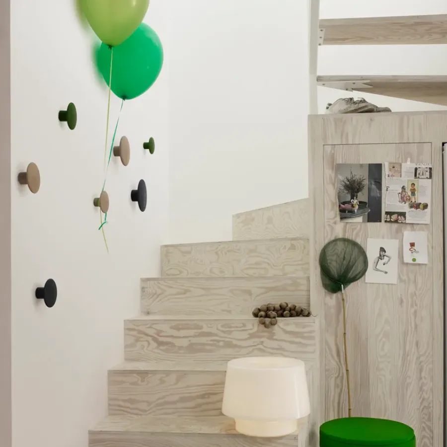 Muuto Dots wandhaak zwart, extra klein< Haken & Hangers|Opbergoplossingen Voor De Kinderkamer