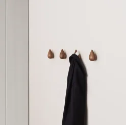 Normann Copenhagen Dropit knop 2-pack walnoot, Groot< Haken & Hangers