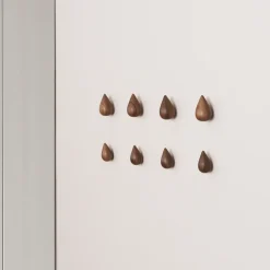Normann Copenhagen Dropit knop 2-pack walnoot, Groot< Haken & Hangers