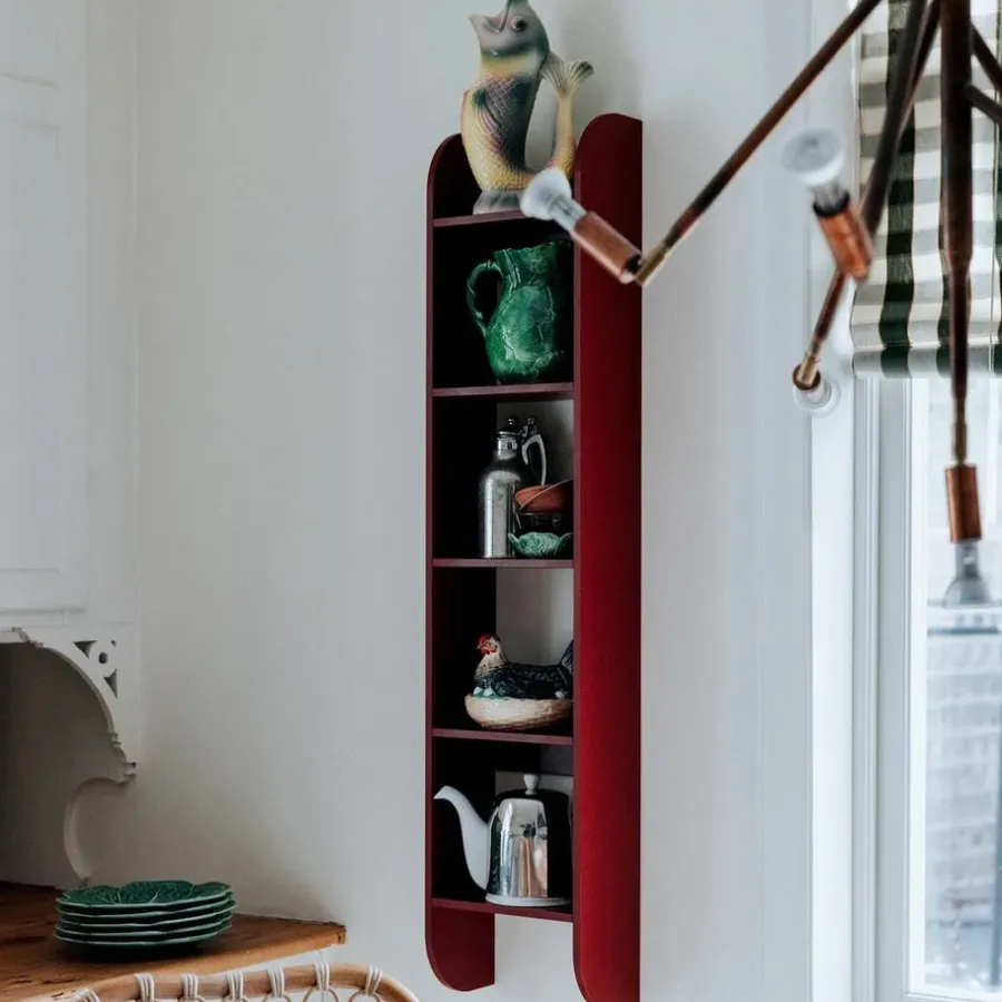 TÔNN furniture Flaneaur wandplank 27x128 cm, Burgundy< Planken & Planksystemen