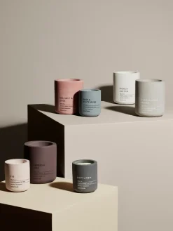 Blomus Fraga geurkaars 55 uur, French Cotton-Lily White< Geurkaarsen & Aroma Diffusers