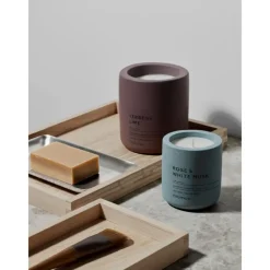Blomus Fraga geurkaars 24 uur, Rose & White Musk-Flintstone< Geurkaarsen & Aroma Diffusers