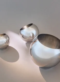 AYTM Globe bloempot Ø17 cm, Zilverkleurig< Bloempotten