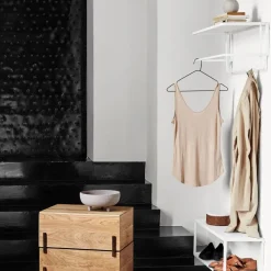 Kristina Dam Studio Grid hoedenplank, black< Garderobehaken & Hoedenplanken