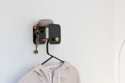 Umage Hang in There wandhanger, Black-brass< Haken & Hangers