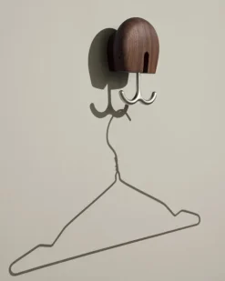 Massproductions Hercule wandhaak, Geolied walnoot< Haken & Hangers