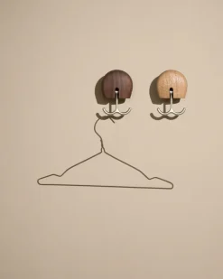 Massproductions Hercule wandhaak, Geolied eikenhout< Haken & Hangers
