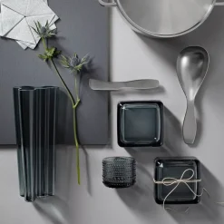 Iittala Kastehelmi waxinelichthouder, grey (grijs)< Kaarsenhouders & Kaarsenborden
