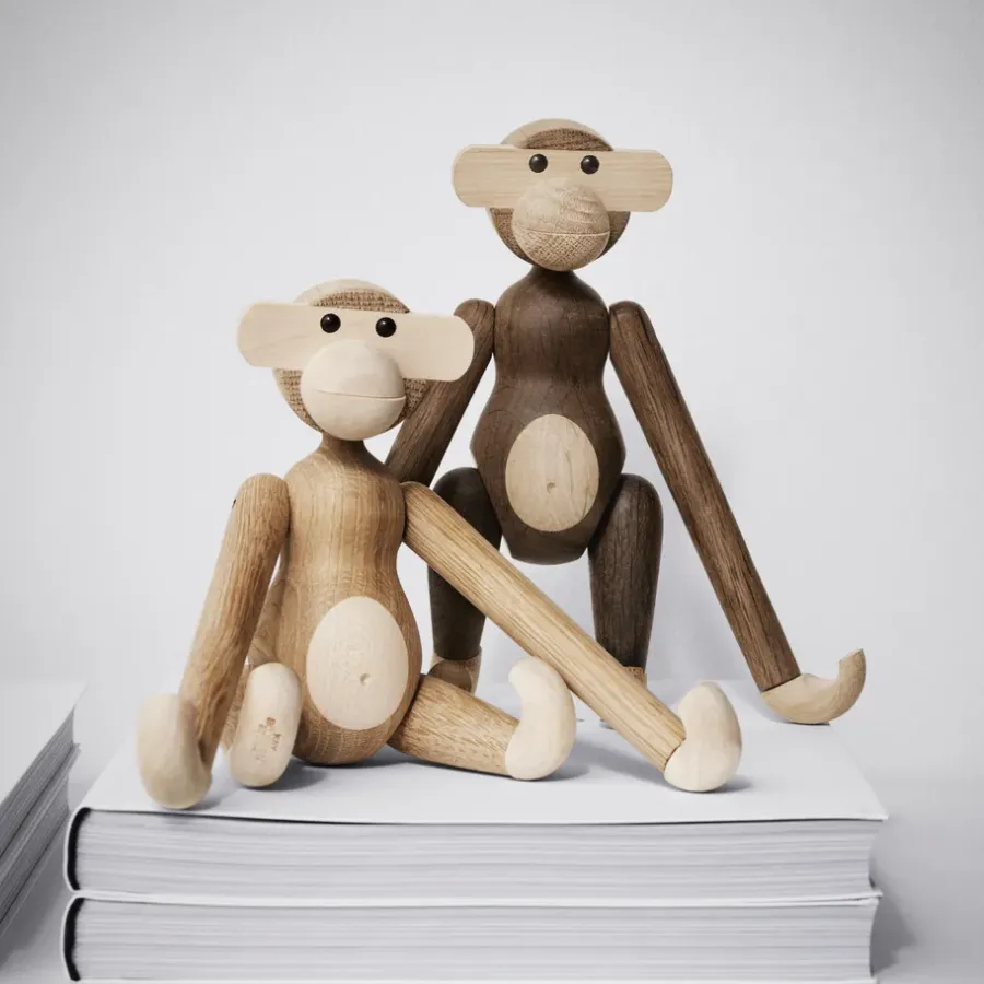 Kay Bojesen Denmark Kay Bojesen houten aap klein, eiken - gerookt eiken< Kinderkamer Interieuraccessoires|Kinderkamer Interieuraccessoires