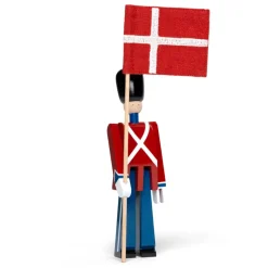 Kay Bojesen Denmark Kay Bojesen minivaandeldrager met textielvlag, 18,5 cm< Houten Beelden