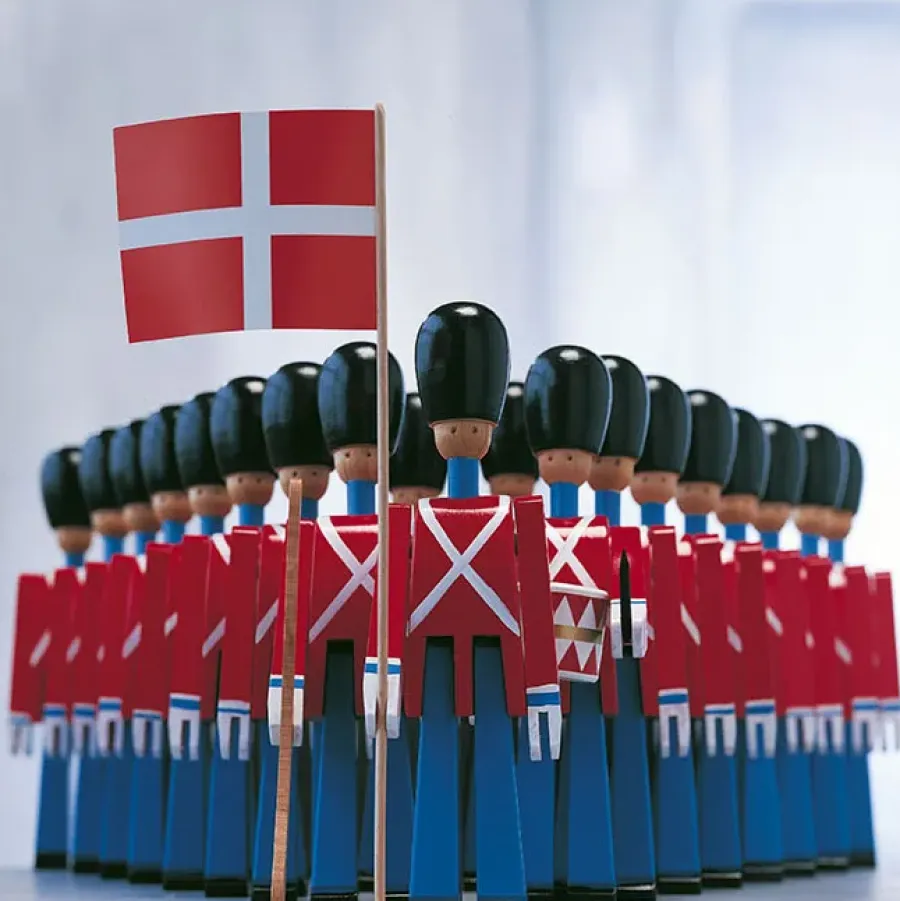 Kay Bojesen Denmark Kay Bojesen trommelaar, rood/blauw< Houten Beelden