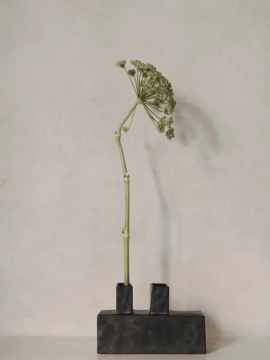 Ferm Living Koa vaas H17, Black< Vazen