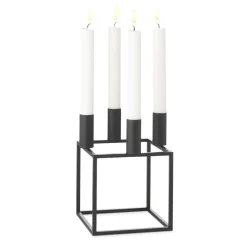 Audo Copenhagen Kubus 4 kandelaar, black (zwart)< Adventskandelaars & -Kaarsen
