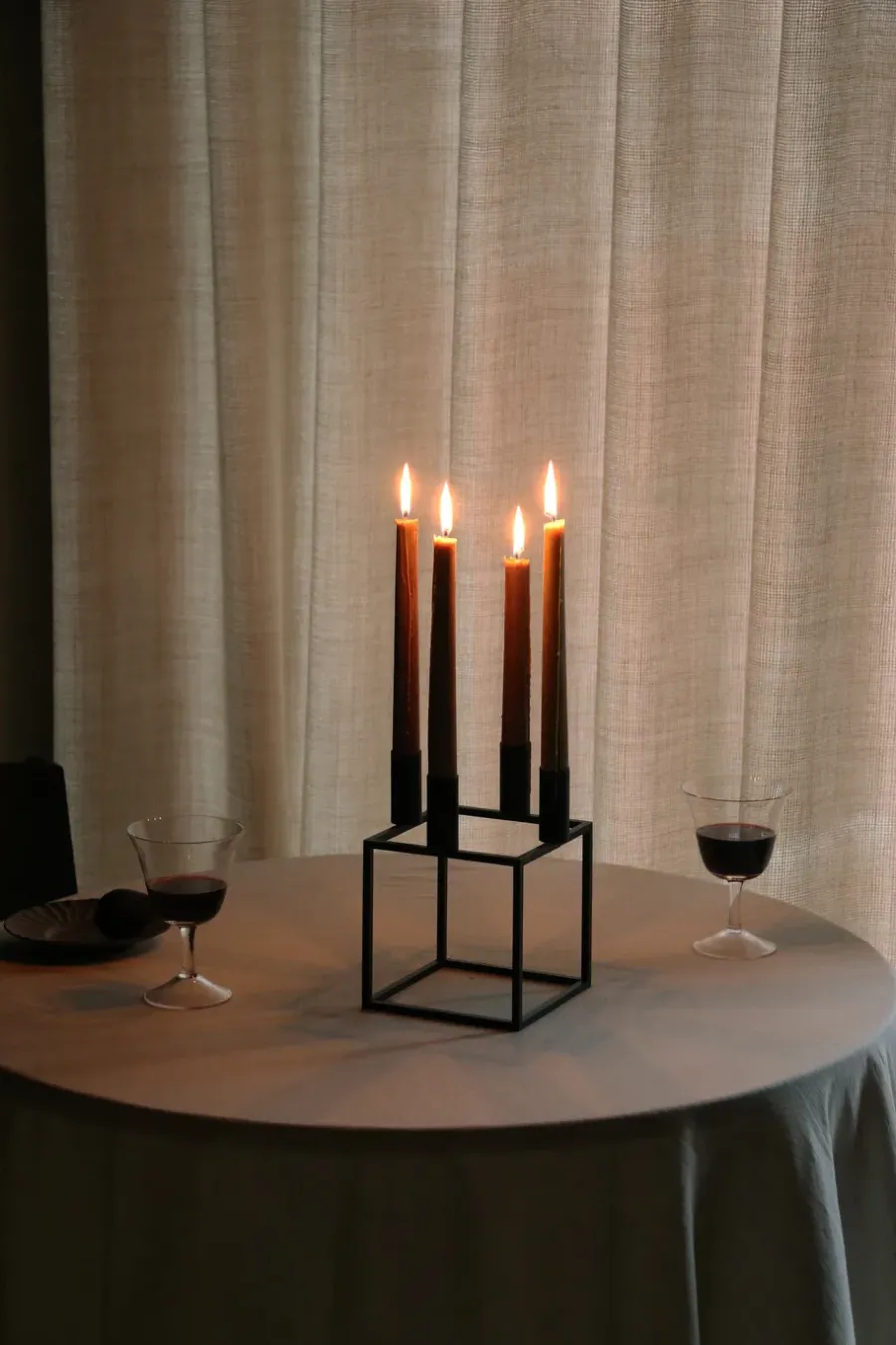 Audo Copenhagen Kubus 4 kandelaar, black (zwart)< Adventskandelaars & -Kaarsen