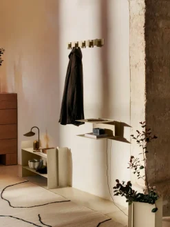 Ferm Living Lager kledinghanger 71 cm, Cashmere< Kapstokken & Hangrekken
