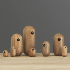 Normann Copenhagen Little Bird figuur eikenhout, 13,5 cm.< Houten Beelden