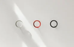 Normann Copenhagen Loop haak medium Ø7,8 cm, Red< Haken & Hangers