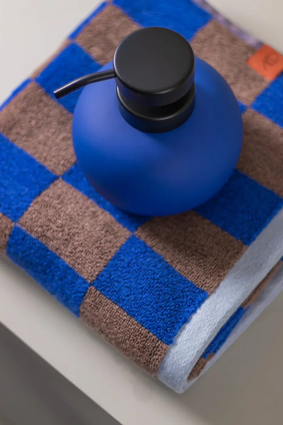 Mette Ditmer Lotus zeepdispenser, Cobalt< Zeepdispensers & Zeepschaaltjes