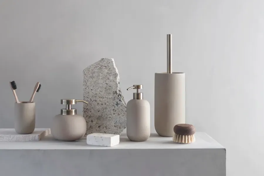 Mette Ditmer Lotus zeepdispenser, zand (gebroken wit)< Zeepdispensers & Zeepschaaltjes