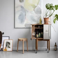 Northern Loud serveertrolley op wielen, gerookt eikenhout< Kasten & Vitrines