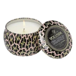 Voluspa Maison Noir Mini Tin geurkaars 25 uur, Pink Citron Grapefruit< Geurkaarsen & Aroma Diffusers