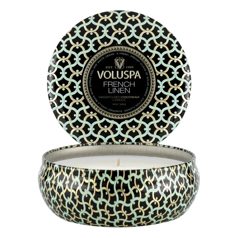Voluspa Maison Noir 3-wick Tin geurkaars 40 uur, French Linen< Geurkaarsen & Aroma Diffusers