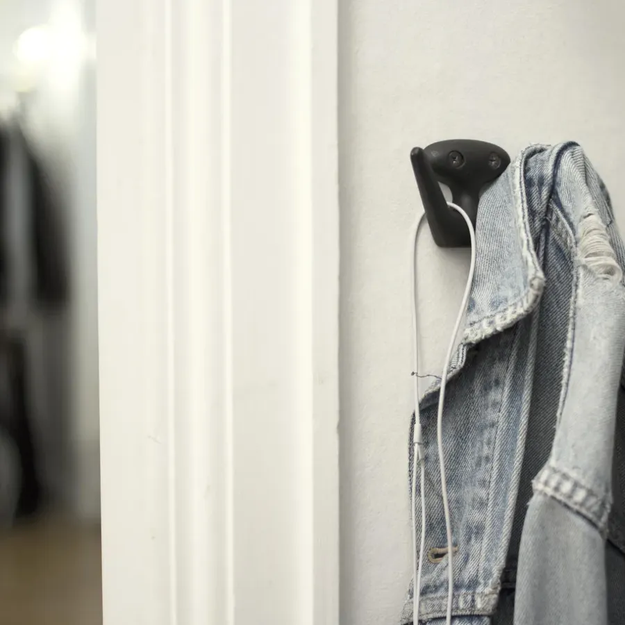 Essem Design Mama haak, zwart - structuur< Haken & Hangers