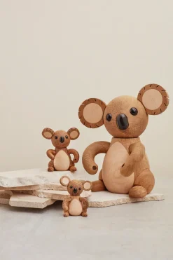 Spring Copenhagen Matilda decoratie koala, Eikenhout-essenhout< Houten Beelden
