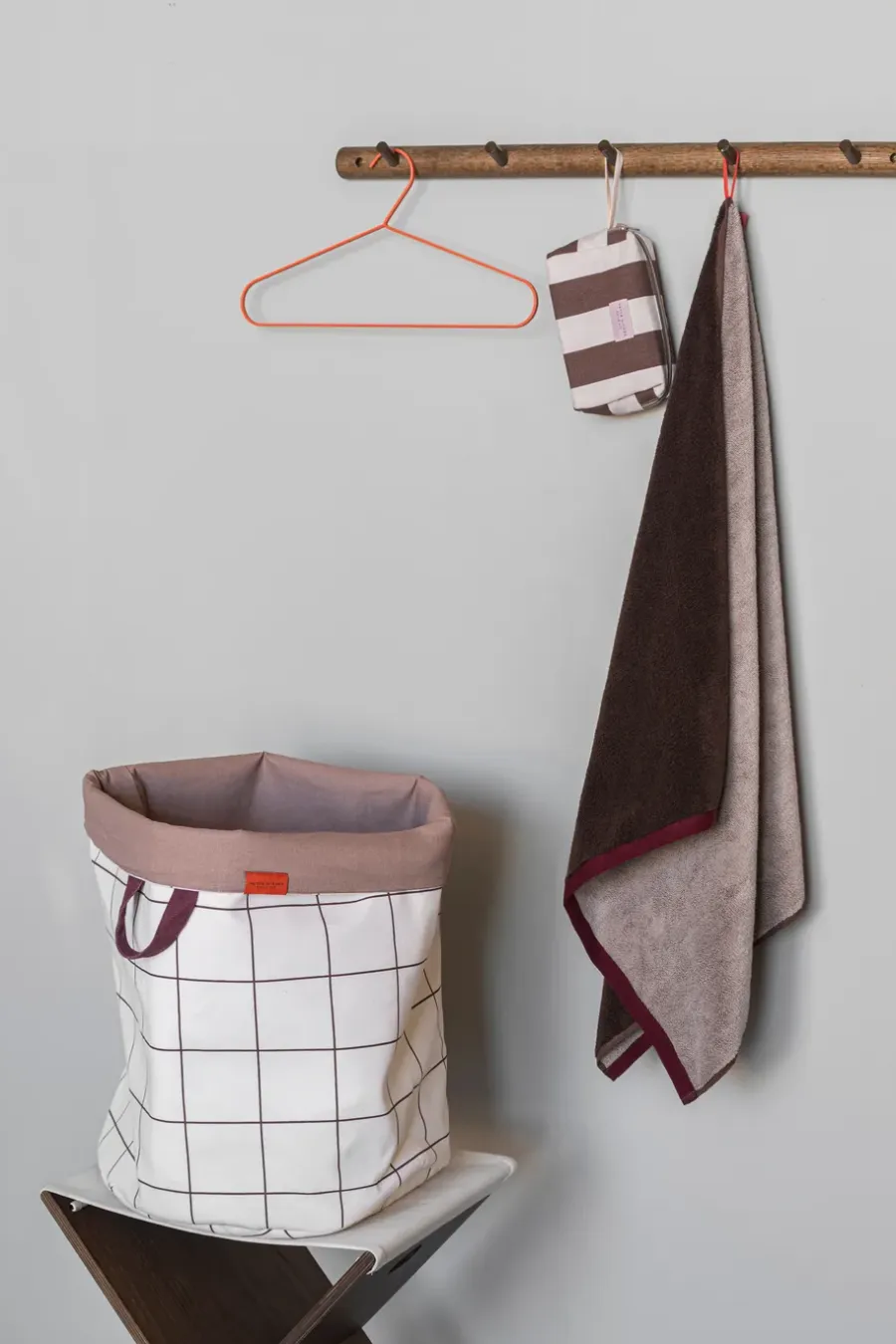 Mette Ditmer Mesh wasmand Ø40x50 cm, Brown-Off-white< Wasmanden