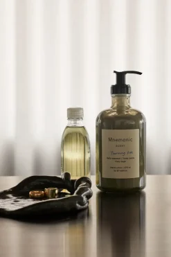 &Tradition Mnemonic MNC2 handlotion 375 ml, Turning tide< Zeep & Crèmes
