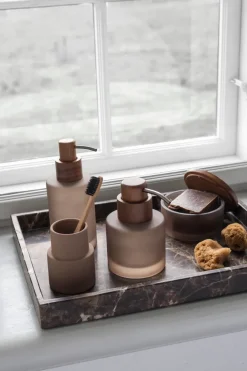 Mette Ditmer Modest zeepdispenser hoog, Walnut< Zeepdispensers & Zeepschaaltjes