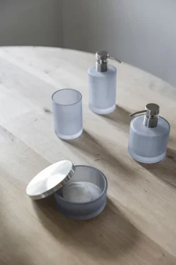 Mette Ditmer Modest zeepdispenser hoog, Dove blue< Zeepdispensers & Zeepschaaltjes