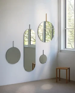 MOEBE wandspiegel Ø70 cm, Stainless steel< Wandspiegels