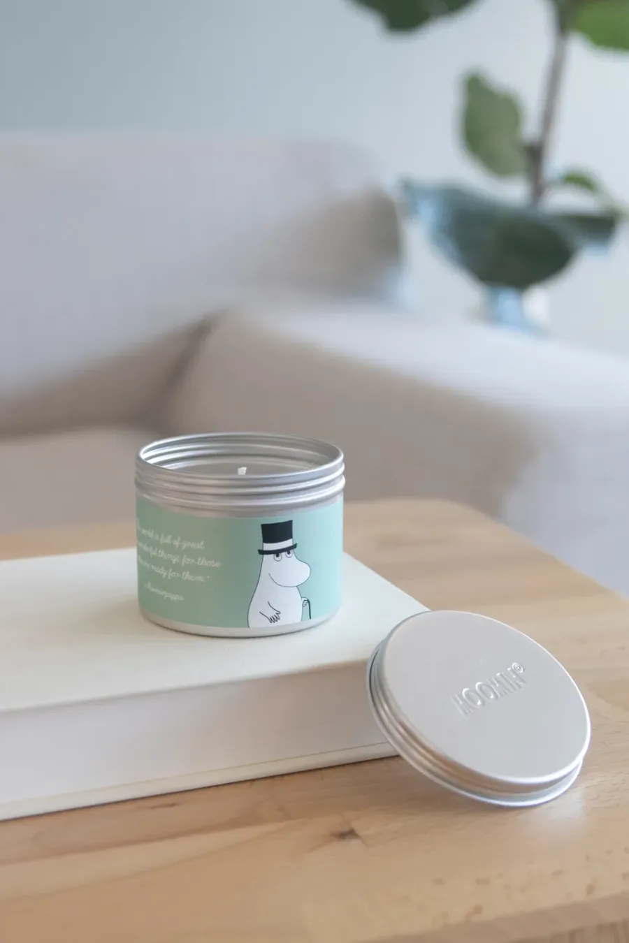 Pluto Design Mumin geurkaars small 20 u., Moominpappa< Geurkaarsen & Aroma Diffusers