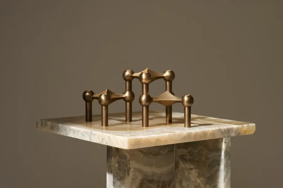 STOFF Nagel kandelaar, Bronzed brass< Kandelaars