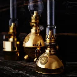 Karlskrona Lampfabrik Nattlampan paraffine-lamp, messing< Olie- & Petroleumlampen