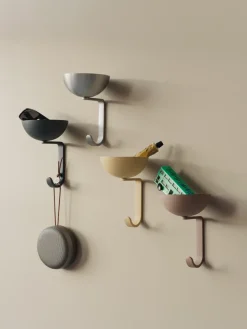 Northern Nest hanger, Lichtgeel< Kapstokken & Hangrekken
