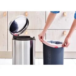 Brabantia New Icon pedaalemmer 20 liter, Matt steel fingerprint proof< Pedaalemmers