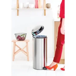 Brabantia New Icon pedaalemmer 30 liter, Matt steel fingerprint proof< Pedaalemmers