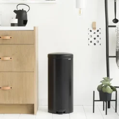 Brabantia New Icon pedaalemmer 30 liter, matt black (zwart)< Pedaalemmers