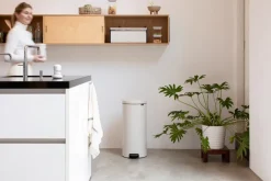 Brabantia New Icon pedaalemmer 30 liter, Soft beige< Pedaalemmers