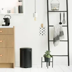 Brabantia New Icon pedaalemmer 20 liter, mat zwart< Pedaalemmers