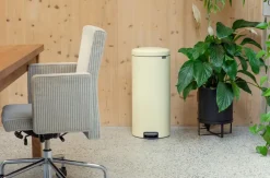 Brabantia New Icon pedaalemmer 30 liter, Mellow Yellow< Pedaalemmers